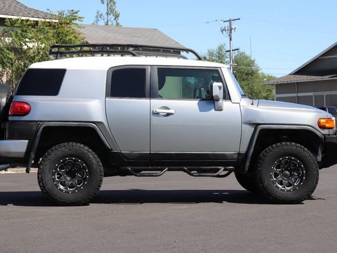 Used 2010 Toyota FJ Cruiser 4WD image 10