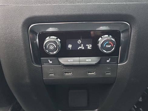 New 2025 Chevrolet Suburban Premier image 26