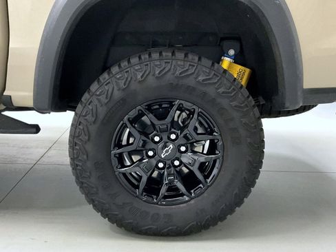 Used 2024 Chevrolet Colorado ZR2 w/ Technology Package image 23