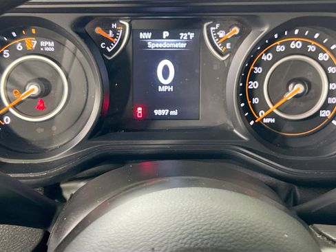 Used 2024 Jeep Gladiator Sport image 12