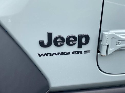 Used 2024 Jeep Wrangler Unlimited Sport AWD/4WD image 13