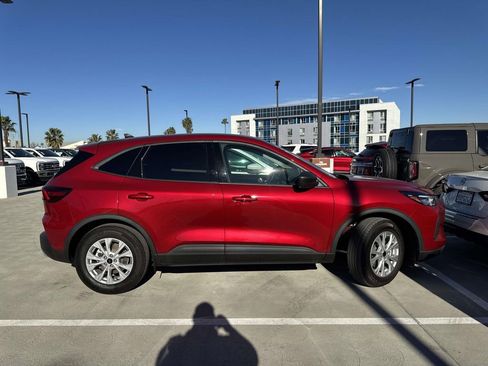 Certified 2025 Ford Escape Active w/ Active Premium Tech Pack image 9