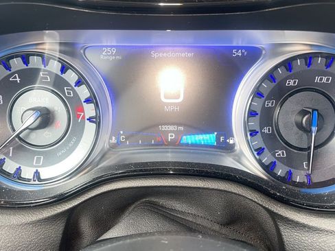 Used 2015 Chrysler 300 S image 7