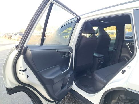 Used 2023 Toyota RAV4 SE w/ Convenience Package image 12