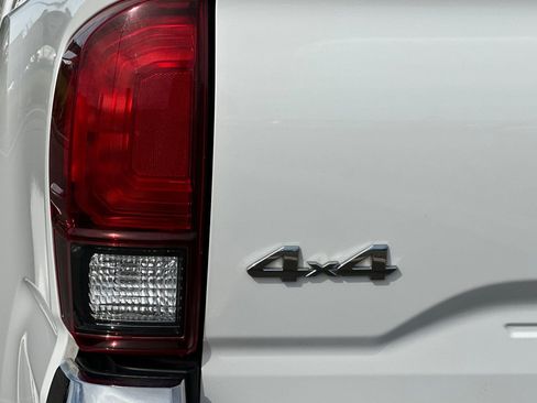 Used 2019 Toyota Tacoma SR5 AWD/4WD image 30