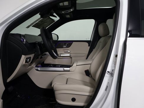New 2026 Mercedes-Benz GLB 250 4MATIC image 5