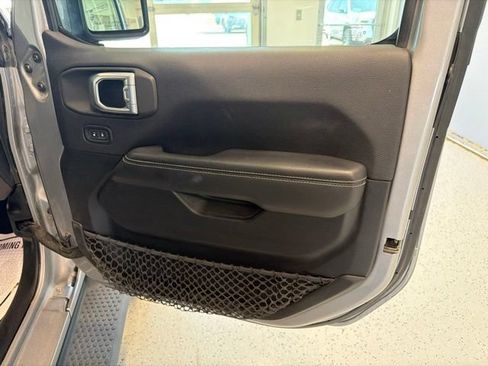 Used 2020 Jeep Wrangler Unlimited Sahara AWD/4WD image 37