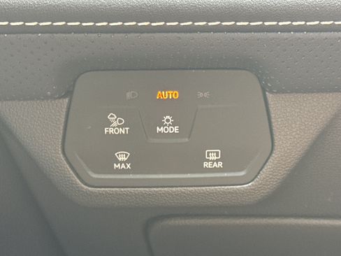 Used 2024 Volkswagen Atlas Cross Sport SE FWD image 13
