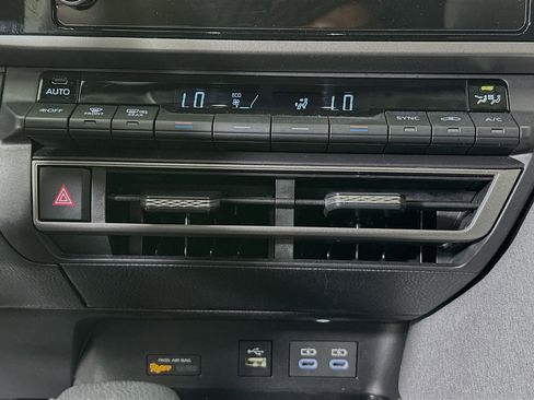 Used 2025 Toyota Camry LE image 23