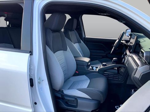 Used 2025 Toyota Tacoma TRD Sport AWD/4WD image 9