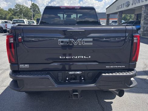 Used 2024 GMC Sierra 2500 Denali Ultimate image 7