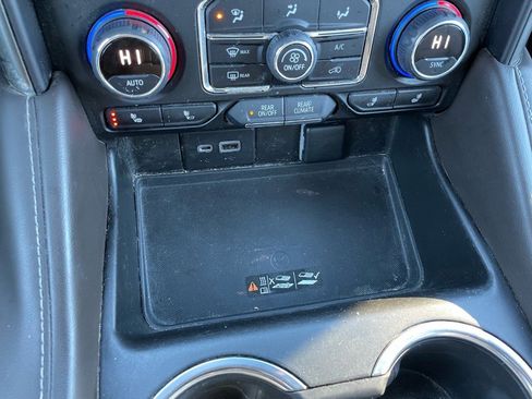 Used 2022 Chevrolet Suburban LT w/ Luxury Package image 23