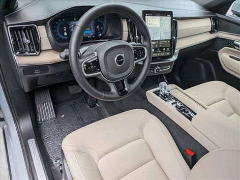 Certified 2025 Volvo XC90 B5 Core w/ Protection Package Premier image 11