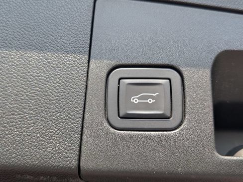 Used 2019 Cadillac XT4 Premium Luxury AWD/4WD image 31