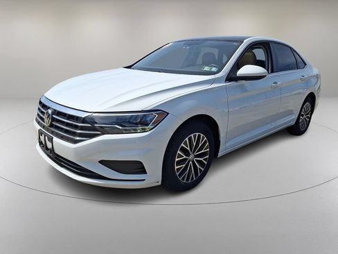 Used 2019 Volkswagen Jetta SE w/ Cold Weather Package FWD image 5