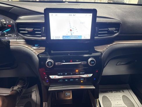 Used 2023 Ford Explorer Limited w/ Equipment Group 301A AWD/4WD image 8