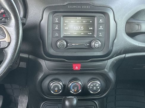 Used 2017 Jeep Renegade Latitude FWD image 17
