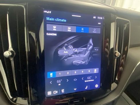 Used 2025 Volvo XC60 B5 Core image 24