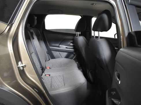 Certified 2025 Nissan Kicks SV AWD/4WD image 30
