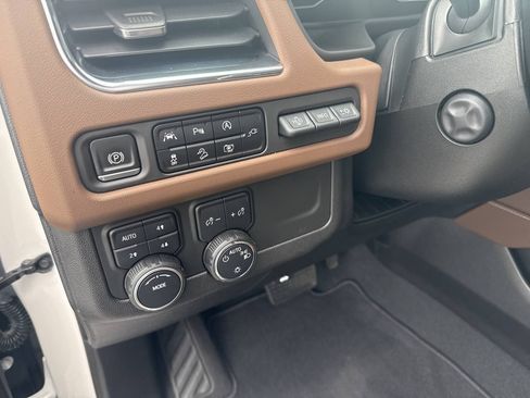 Used 2022 Chevrolet Tahoe High Country AWD/4WD image 14