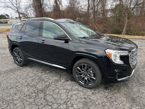 Used 2022 GMC Terrain Denali w/ Black Diamond Edition image 9