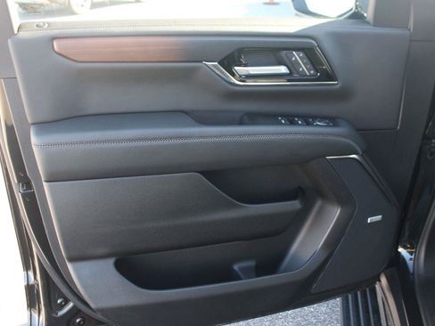 Used 2026 GMC Yukon Denali w/ Sun & Power Step Package AWD/4WD image 14