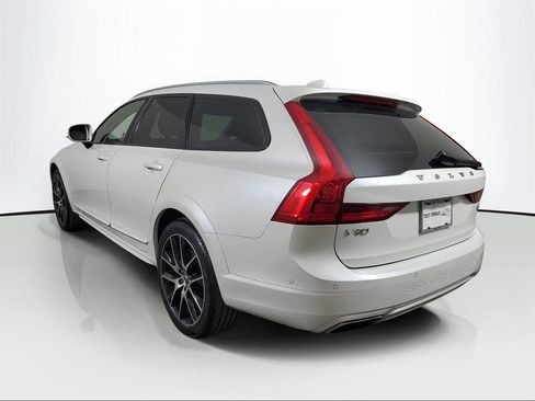 Used 2018 Volvo V90 T6 Cross Country w/ Convenience Package image 4