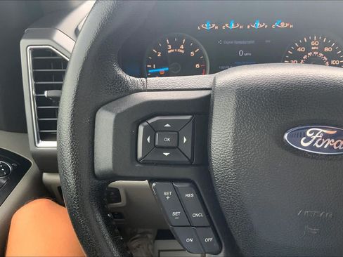 Used 2015 Ford F150 XLT w/ Equipment Group 302A Luxury AWD/4WD image 24