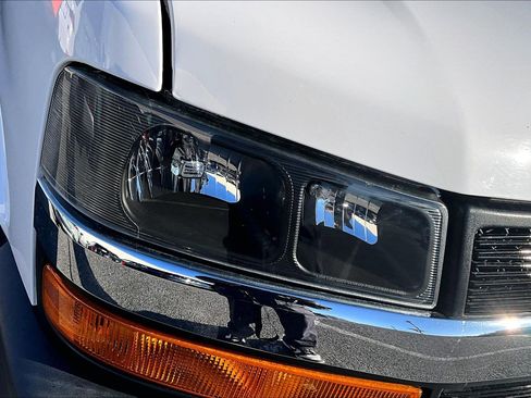 Used 2018 Chevrolet Express 2500 LT w/ LT Preferred Equipment Group image 29