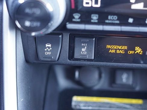 Used 2021 Toyota RAV4 XLE Premium AWD/4WD image 33