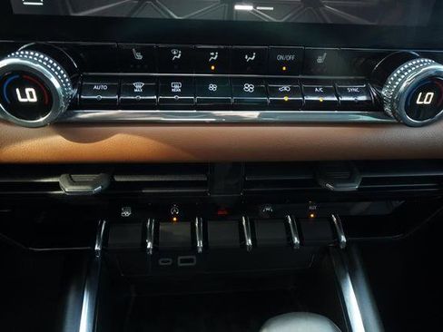 Used 2024 GMC Canyon AT4 w/ Technology Package image 21