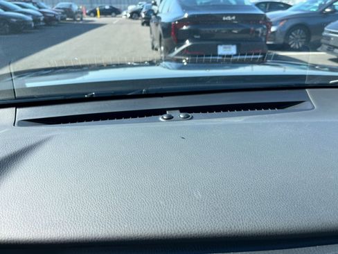 Used 2025 Toyota Camry SE image 17