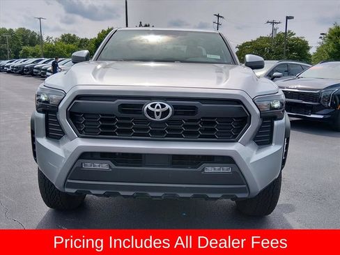 Used 2025 Toyota Tacoma TRD Off-Road AWD/4WD image 8