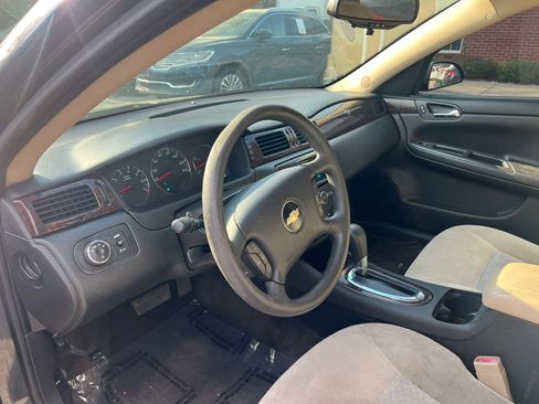 Used 2016 Chevrolet Impala LT FWD image 6