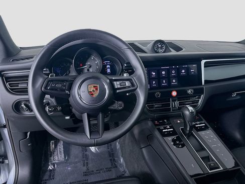 Certified 2026 Porsche Macan image 24