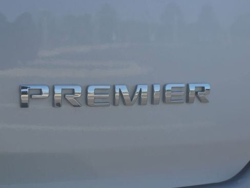 Used 2021 Chevrolet Traverse Premier image 20