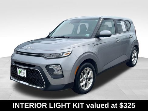 Used 2022 Kia Soul LX w/ Technology Package FWD image 4