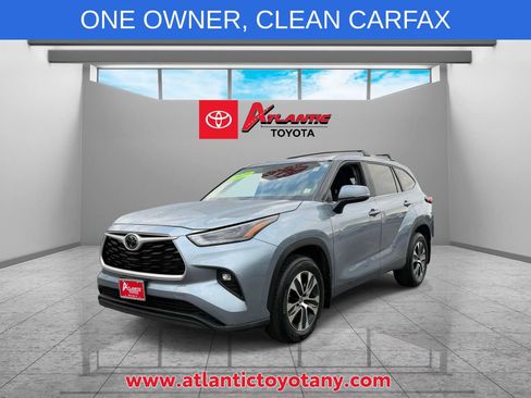 Used 2023 Toyota Highlander XLE AWD/4WD image 2