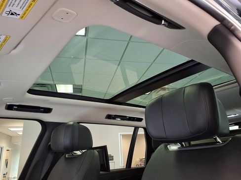 Used 2025 Land Rover Range Rover Long Wheelbase Autobiography AWD/4WD image 22