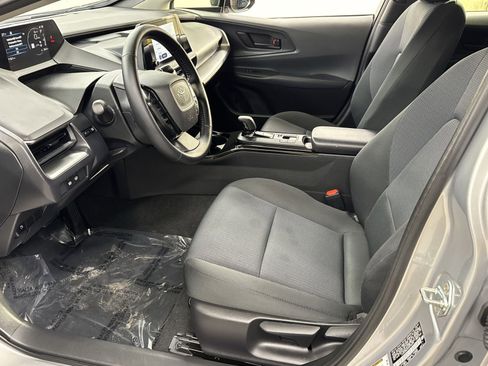Used 2024 Toyota Prius LE image 2