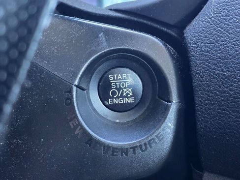 Used 2019 Jeep Renegade Sport image 17