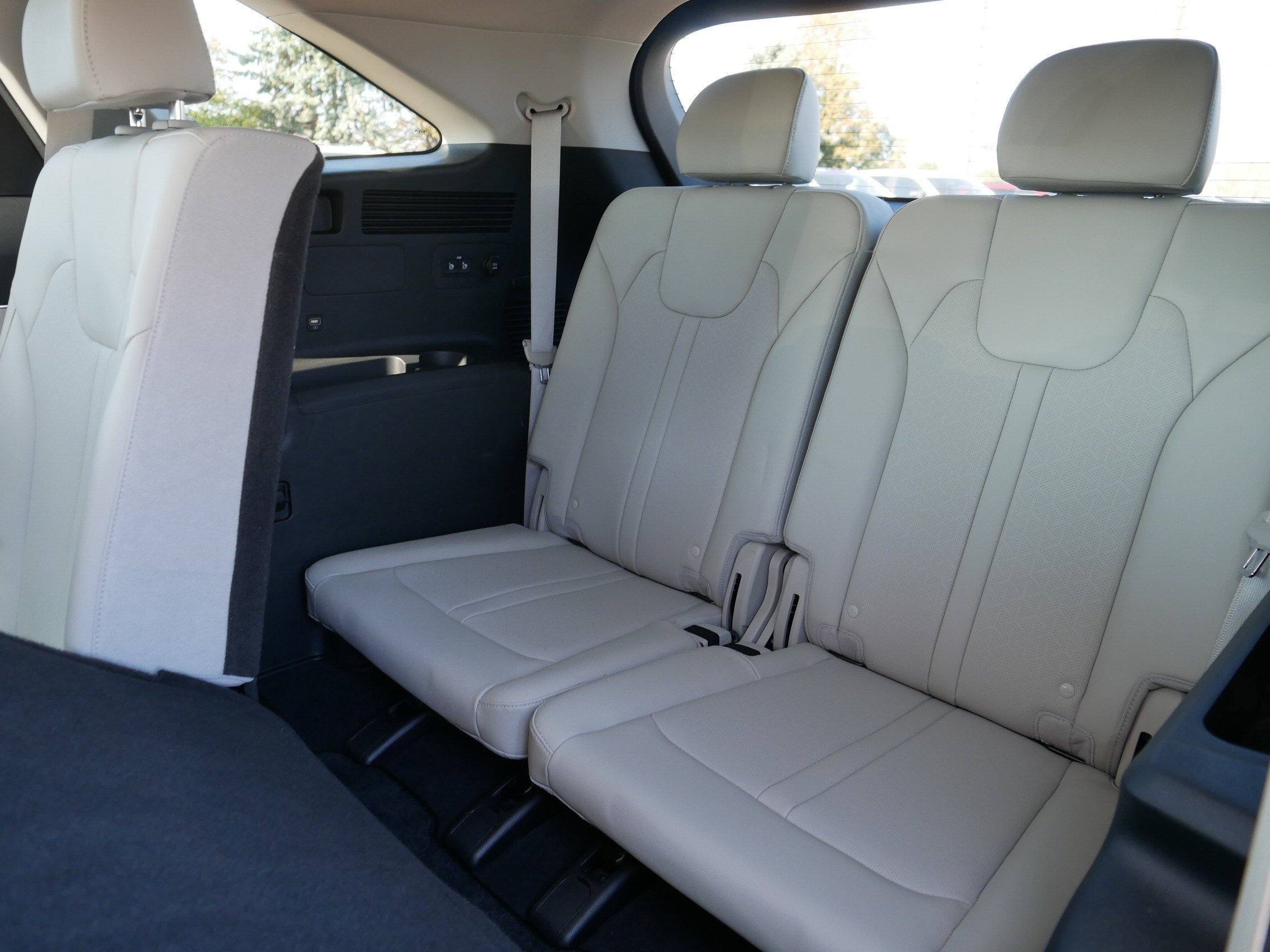 Used 2022 Kia Sorento S w/ Panoramic Sunroof Package AWD/4WD image 36