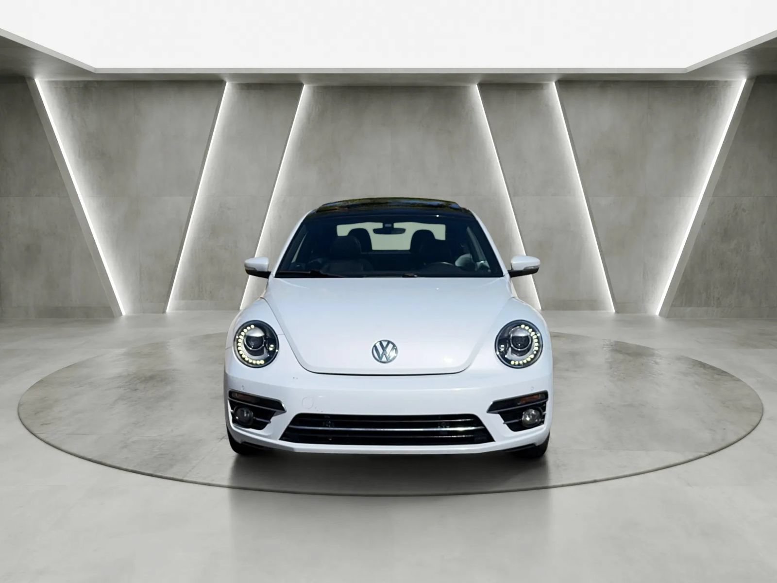 Used 2018 Volkswagen Beetle 2.0T SE w/ SE Premium Package FWD image 8