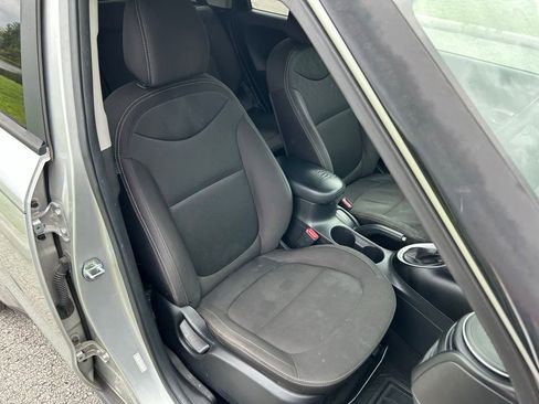 Used 2017 Kia Soul FWD image 16