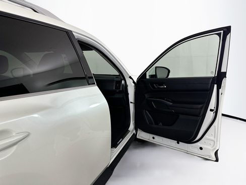 Used 2023 Nissan Pathfinder SL w/ Lighting Package (N92) AWD/4WD image 34