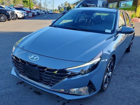 Used 2021 Hyundai Elantra Limited FWD image 3