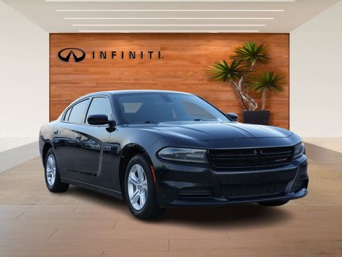 Used 2019 Dodge Charger SXT image 3