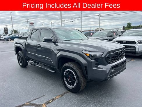 Used 2025 Toyota Tacoma TRD Off-Road w/ TRD Off Road Upgrade Package AWD/4WD image 19
