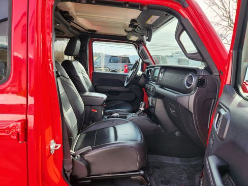 Used 2018 Jeep Wrangler Unlimited Sahara image 40