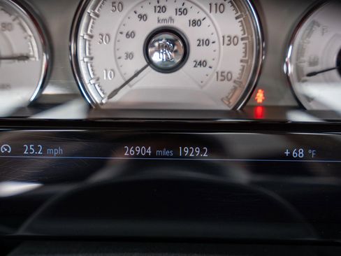 Used 2017 Rolls-Royce Dawn image 40